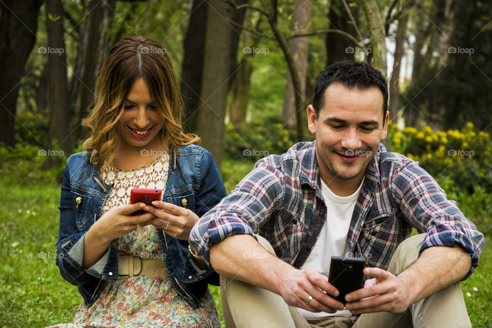 couple texting messages