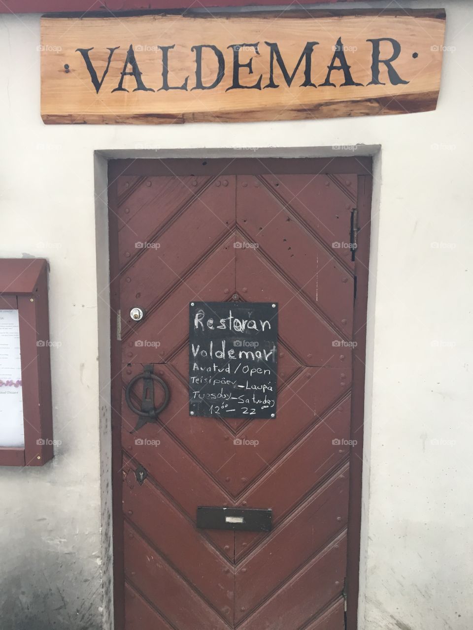 Restaurant door play on words 