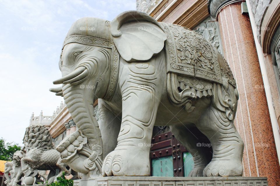 Elephant statue 