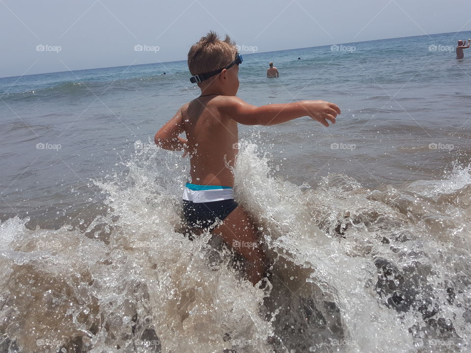 boy and sea waves