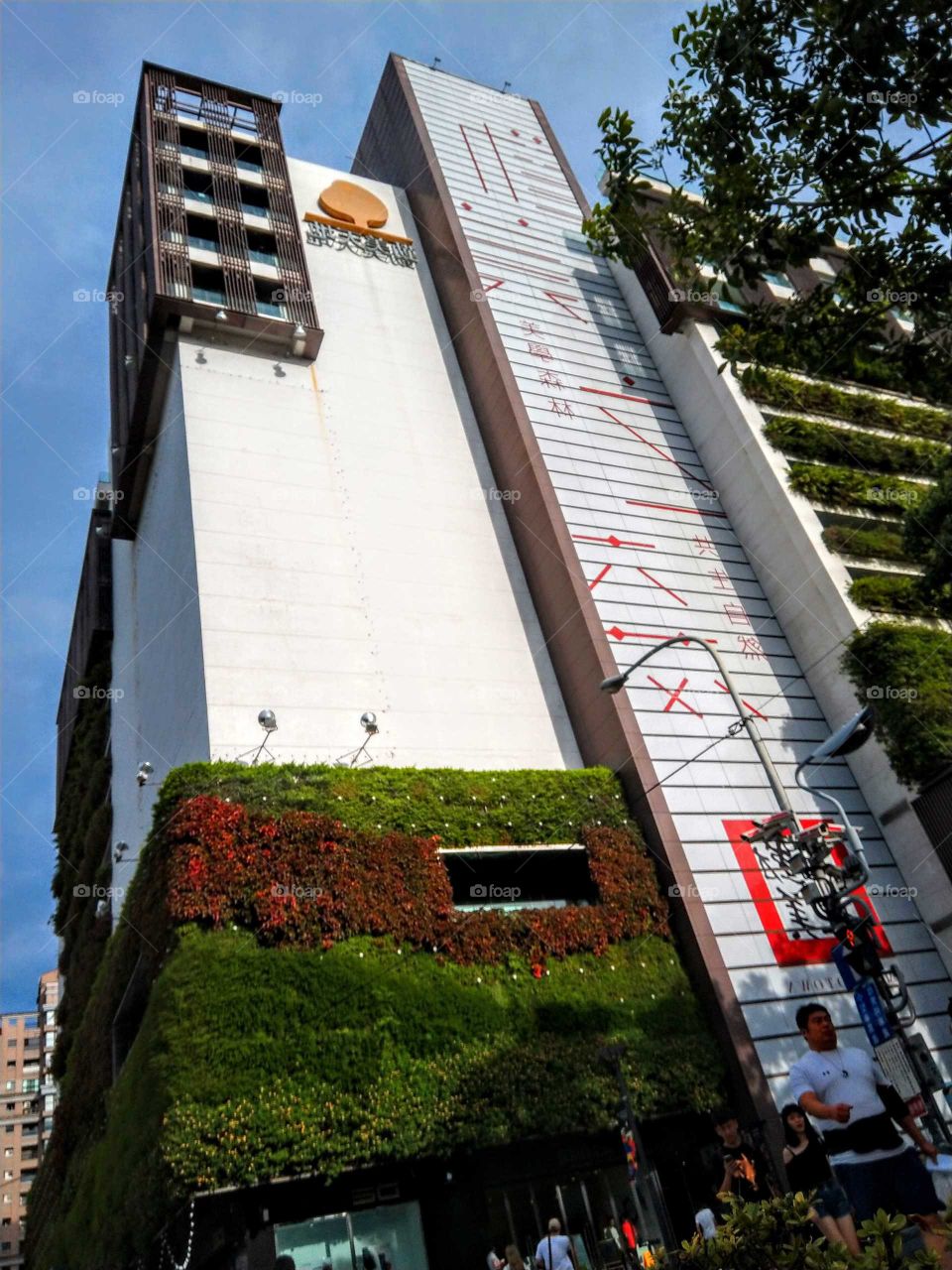 your local treasures: Qinmei Elite Dept. Store. it is a beautiful green architecture, located at side of Taichung park greenway. that is a populous boisterous place.