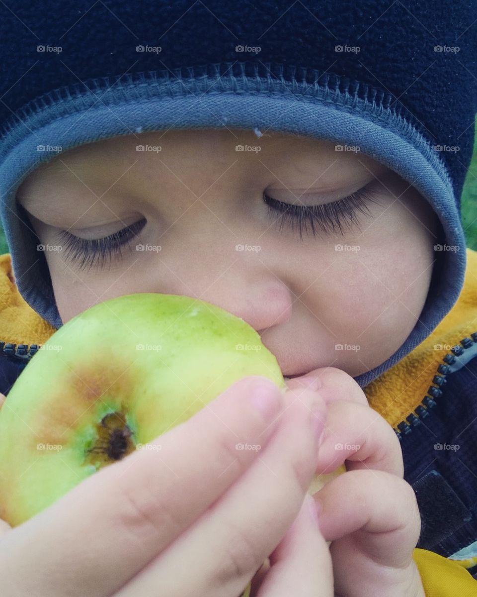 Apple picking/eating