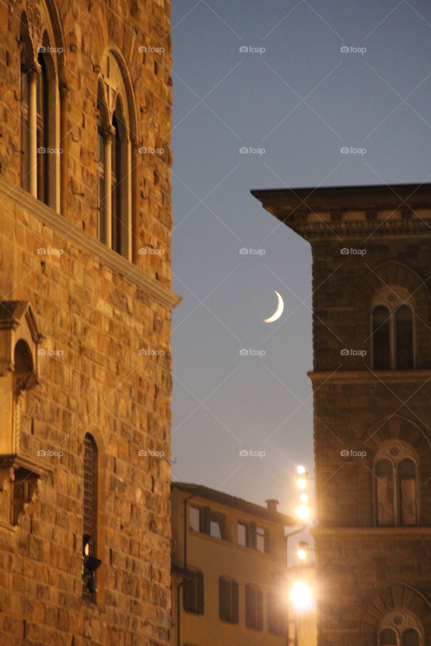 Palazzo Vecchio moon sliver