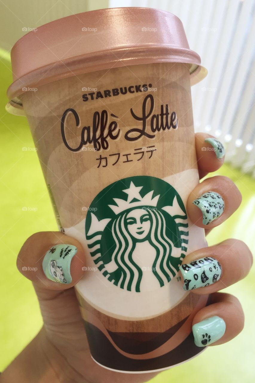 Cat nail art with caffe latte