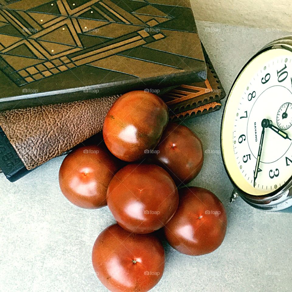 Tomatoes Books Clock 