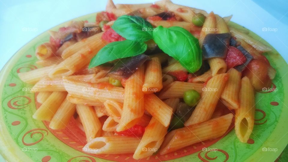 pasta, sauce, gravy, tomato, basil, eggplant, peas, normally, Italy, food