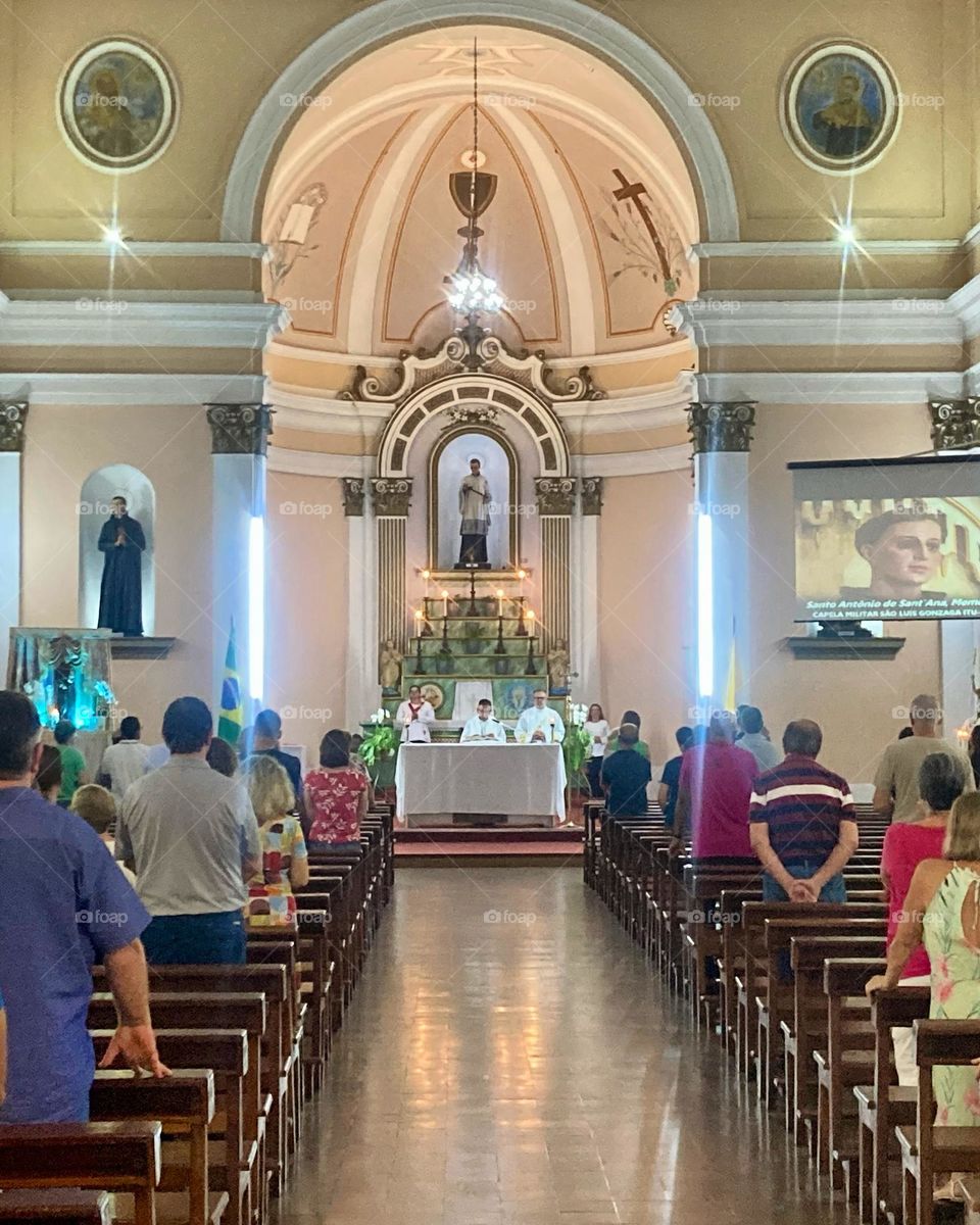 Meu momento de oração, na Santa Missa, há pouco:

“Quem não tem fé, não percebe nem os sinais e nem a presença de Deus”, diz o Evangelho de hoje. 