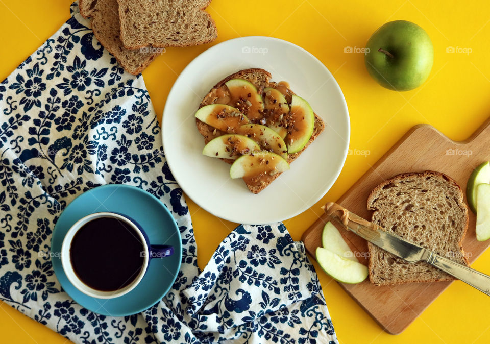 Peanut Butter and Apple Sandwiches