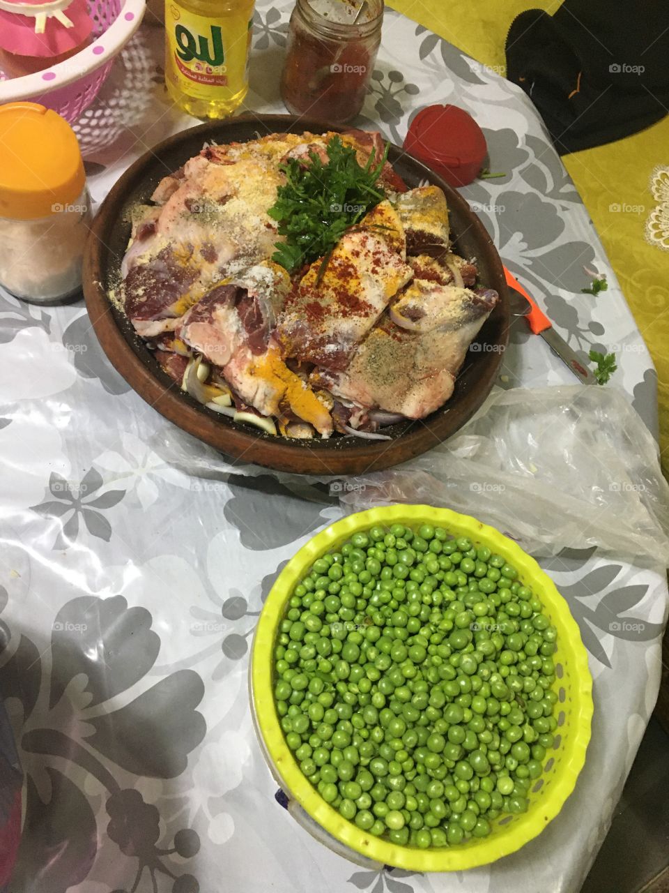 Lamb meat tagine Ingredients: Meat, onion, peas, spices and a little oil