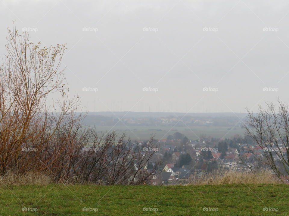 Das kleine Dorf von oben zu sehen