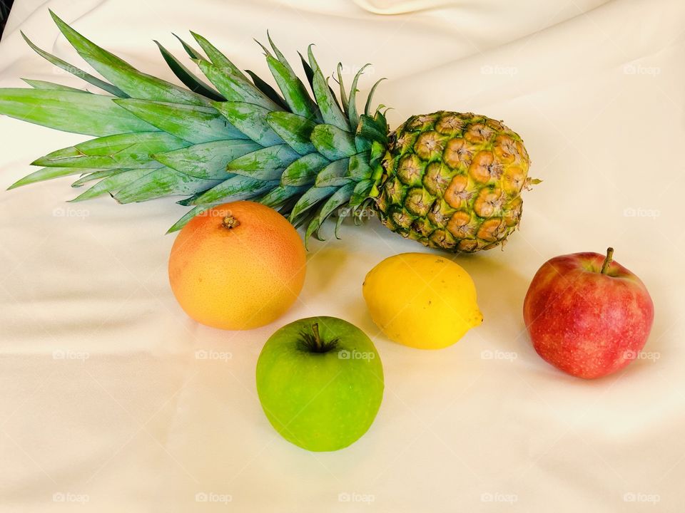 Pineapple with mix fruits 
