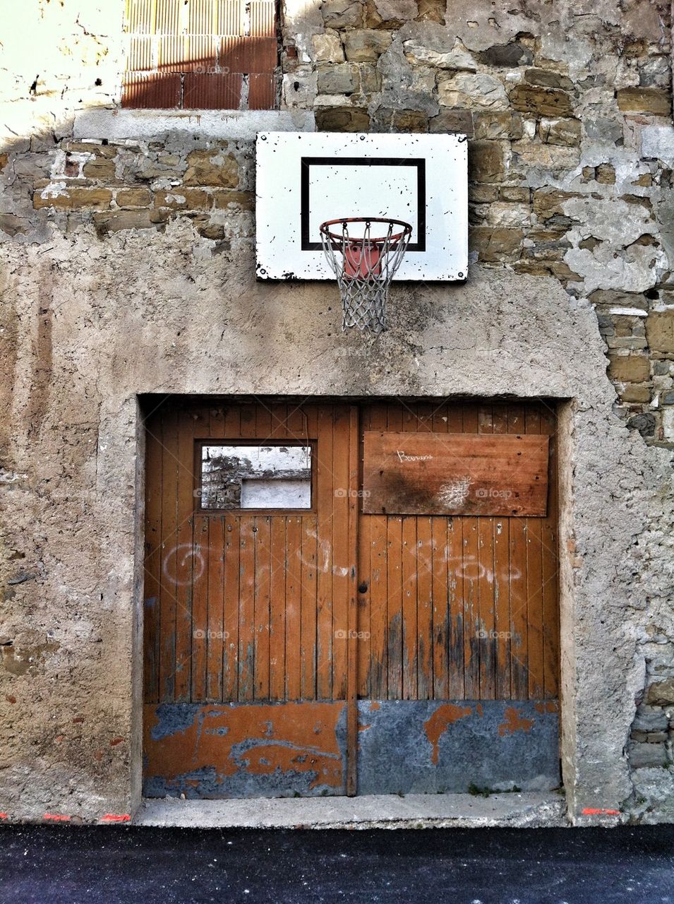 Basketball backboard 