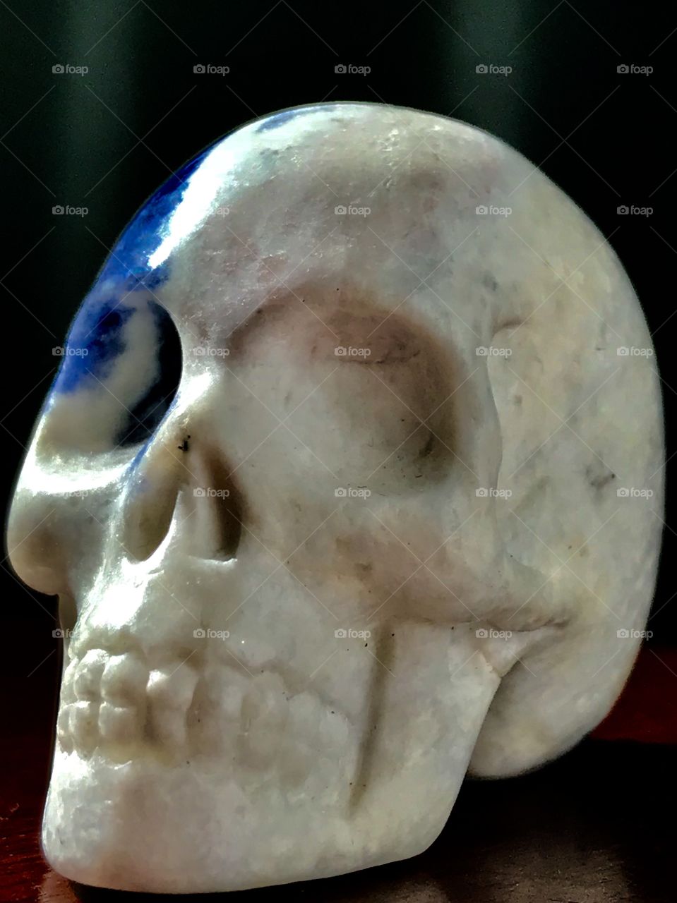 Sodalite skull