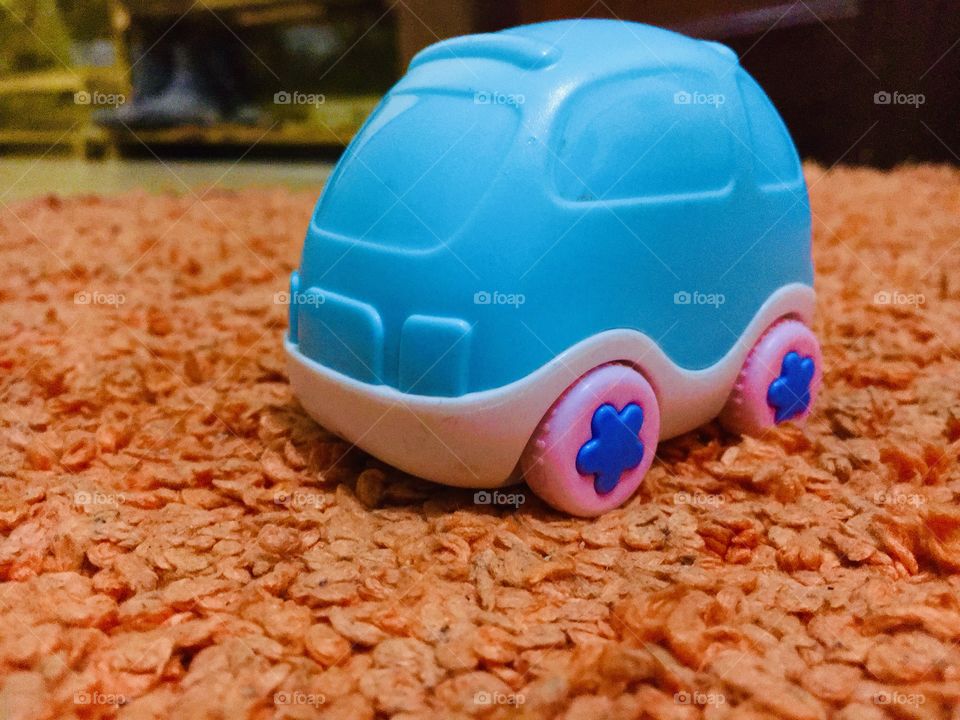 Toy car 