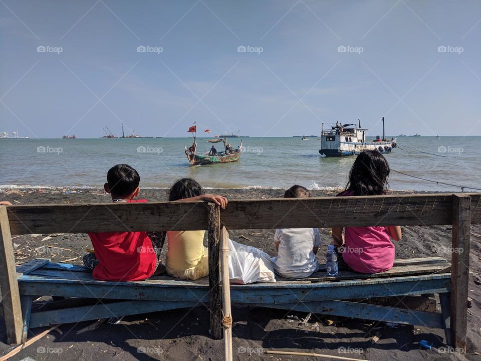 Simple life story from beach children