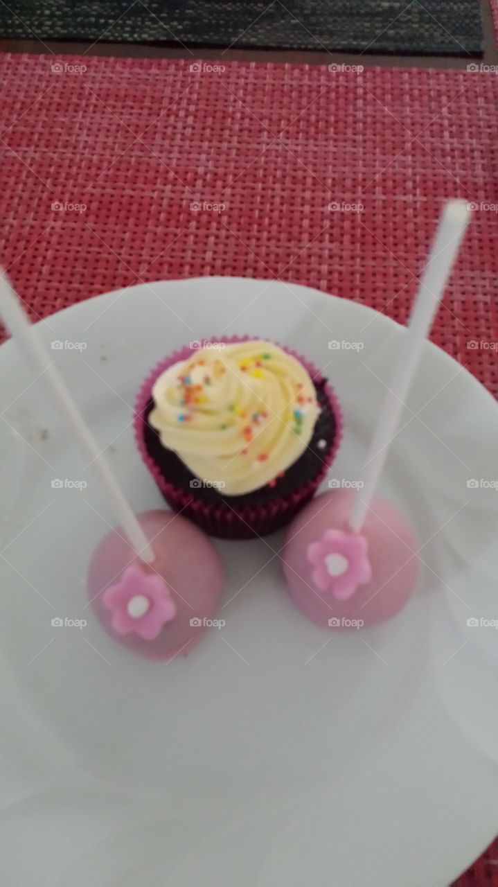 Cake Pops and cupcake