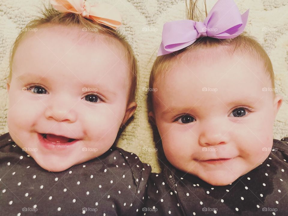 Life with identical twins is fun! Beautiful! 