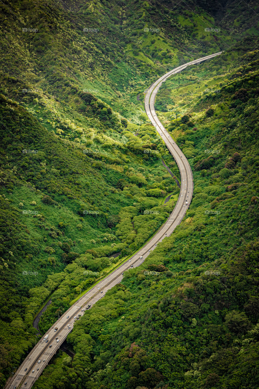 Northbound through the Ko’olau Mountains. Honolulu, O’ahu, Hawaii, USA. 