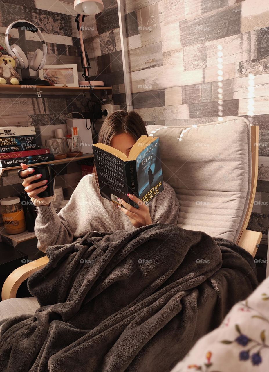 Being comfortable at home / favourite place at home / girl reading a book with a blanket on / cozy space