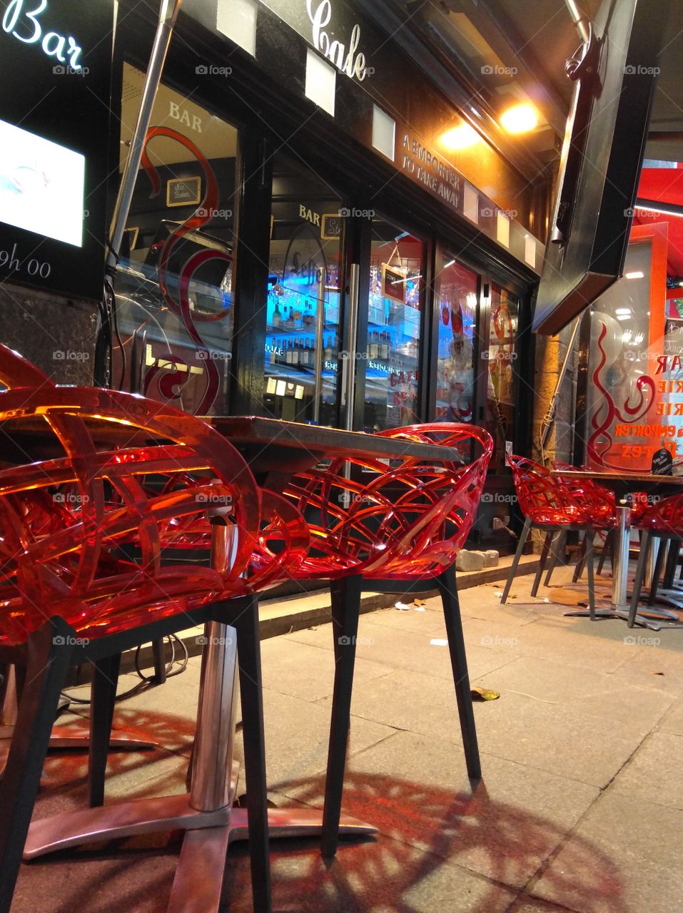 Red Chairs
Rote Stühle