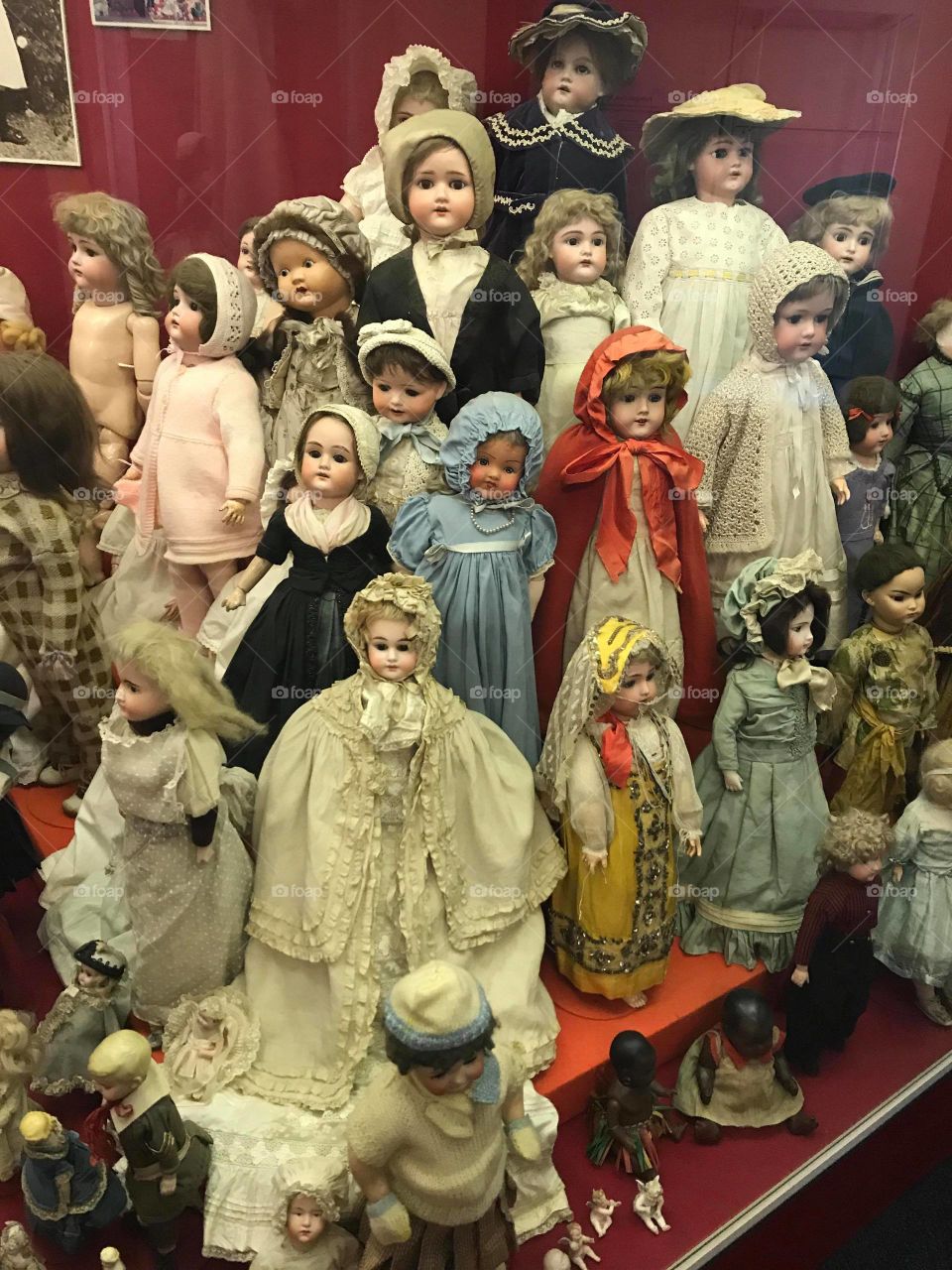 collection of old dolls in mesum