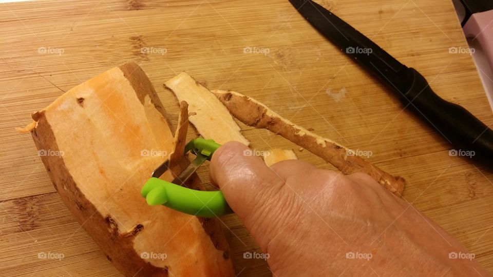 Peeling sweet potato