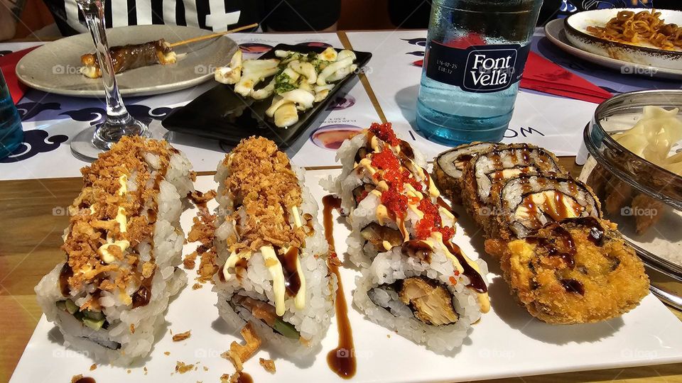 Agua FONT VELLA merece un gran sushi