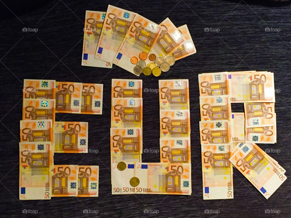 Write down Euro with cash