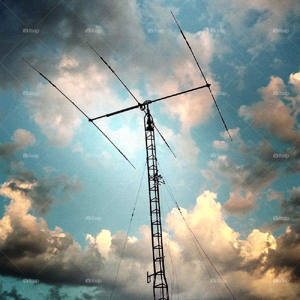 Antenna with clouds