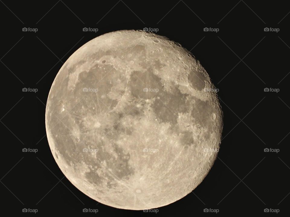 Night photography - astrophotography - Some nights, the Moon might look like a narrow crescent. Other nights, the Moon might look like a bright circle. And on other nights, you might not be able to see the Moon at all.