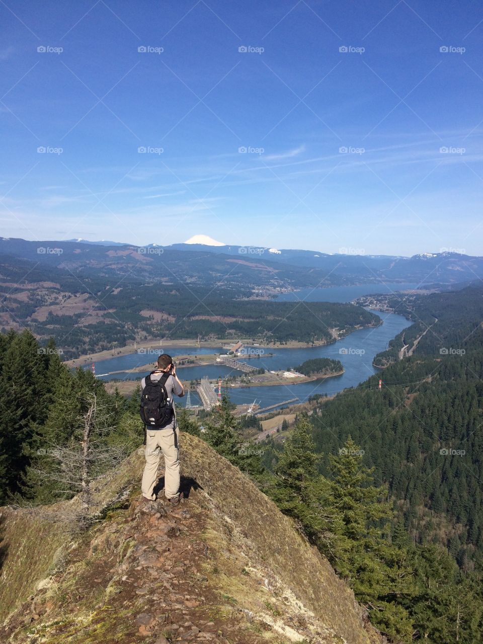 Capturing moments being captured at munra point in the Columbia River gorge.