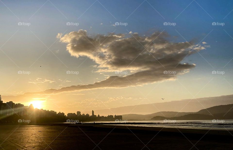 🌄🇺🇸 An extremely beautiful dawn in Santos, coast of Brazil. Cheer the nature! / 🇧🇷 Um amanhecer extremamente bonito em Santos, litoral do Brasil. Viva a natureza!