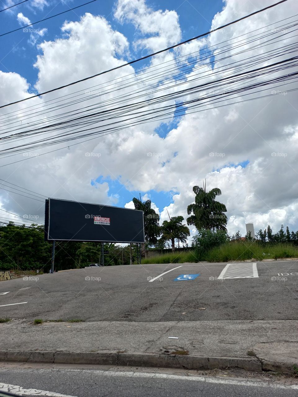 Amor e respeito ao próximo. A vaga do cadeirante é um direito adquirido e, precisa ser respeito, para que o mesmo sinta-se, confortável,  confiante e seguro