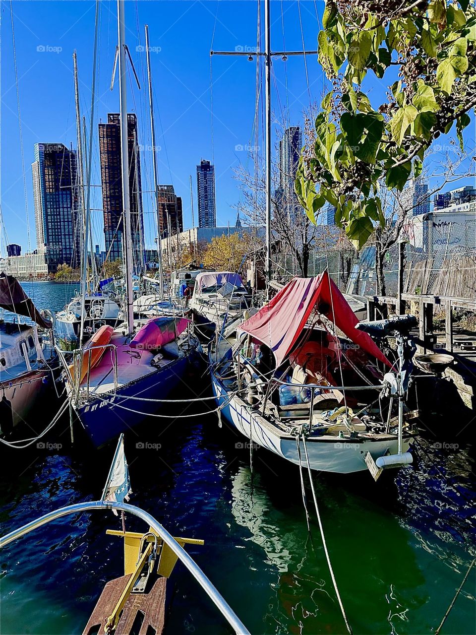 This is picturesque „Newtown Creek“ by the „Pulaski Bridge“ in LIC, Queens with all the different boats that are tied to the shore here on a warm sunny Indian summer afternoon in early November 2023. Hypnotic Productions