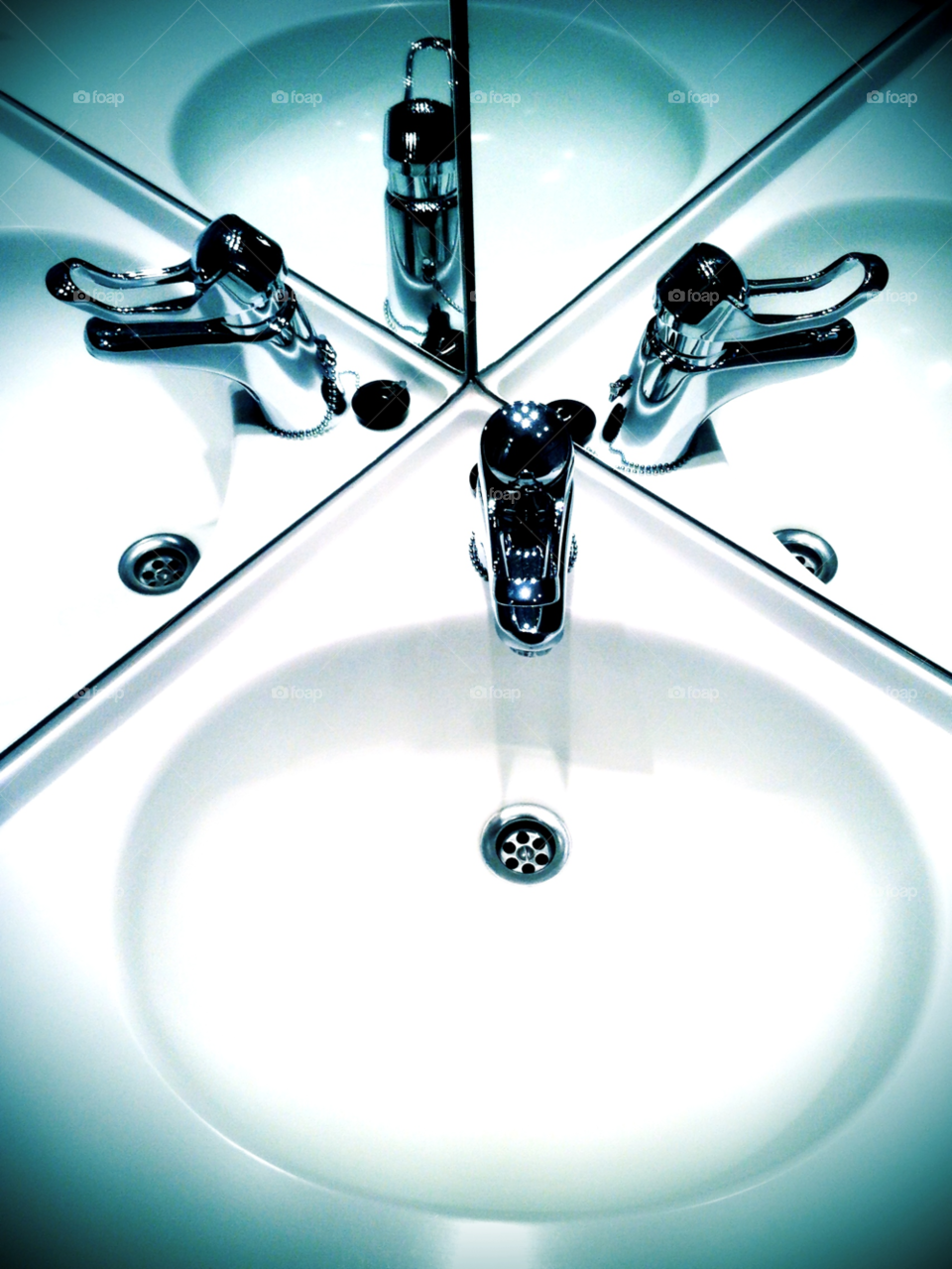 white modern mirror sink by jar0016