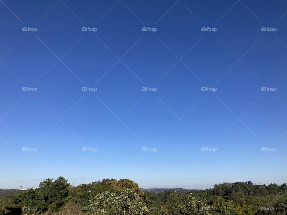 🇺🇸 08h in Jundiaí (Brazil)! With that infinite blue, you can even see the city of Cabreuva! Long live nature and its beauty. 

🇧🇷 08h em Jundiaí (Brasil)! Com esse azul infinito, dá para enxergar até Cabreuva! Viva a natureza e a sua beleza.