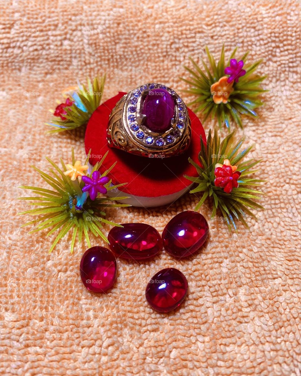 Ring and agate red stone 