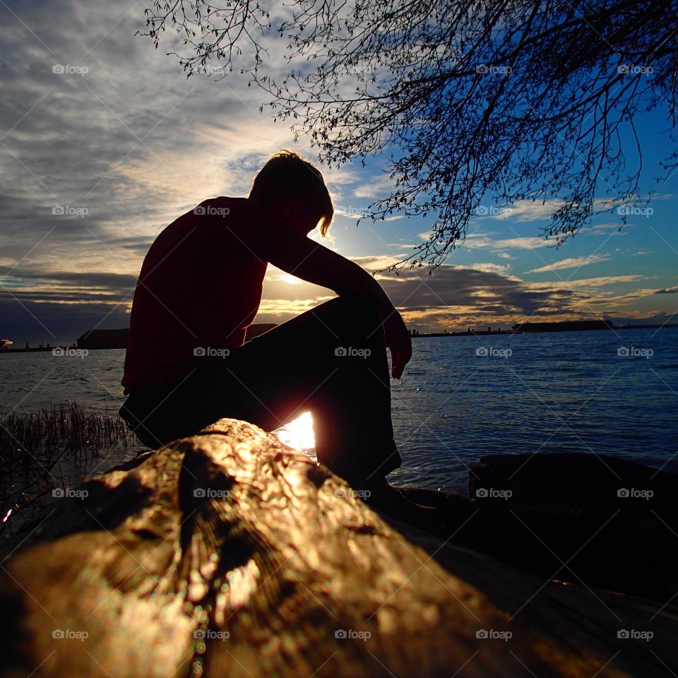 Sitting on a log by the ocean is the best place to do ones thinking. 