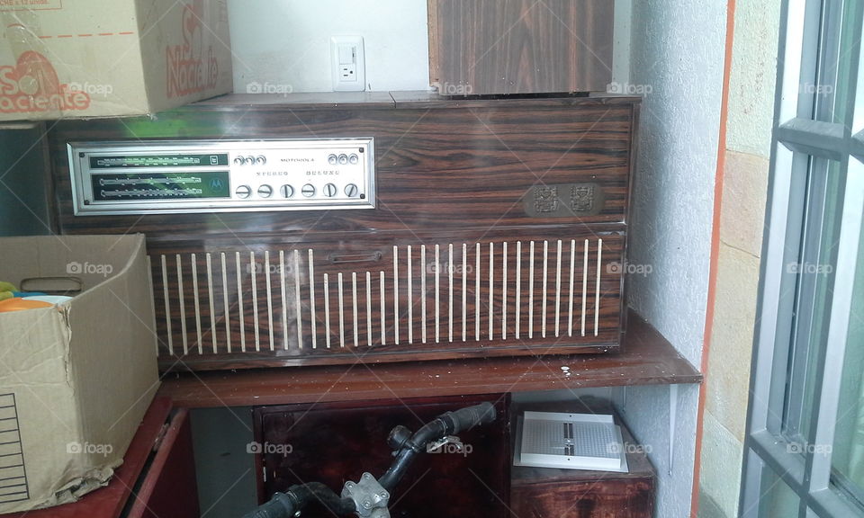 radio antigua marca motorola stereo en buenas condiciones