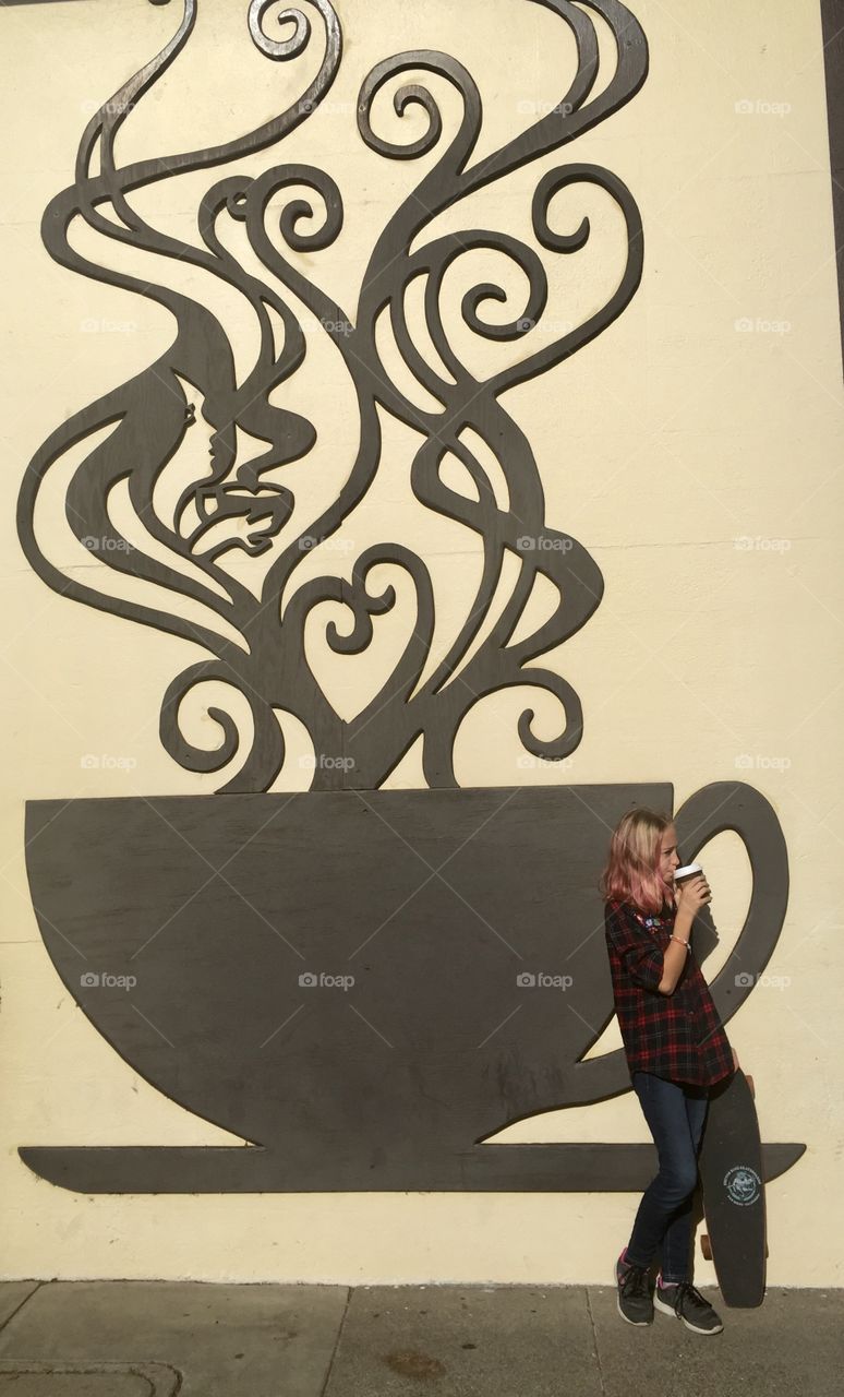 Coffee, skateboarding and growing. Express yourself. 