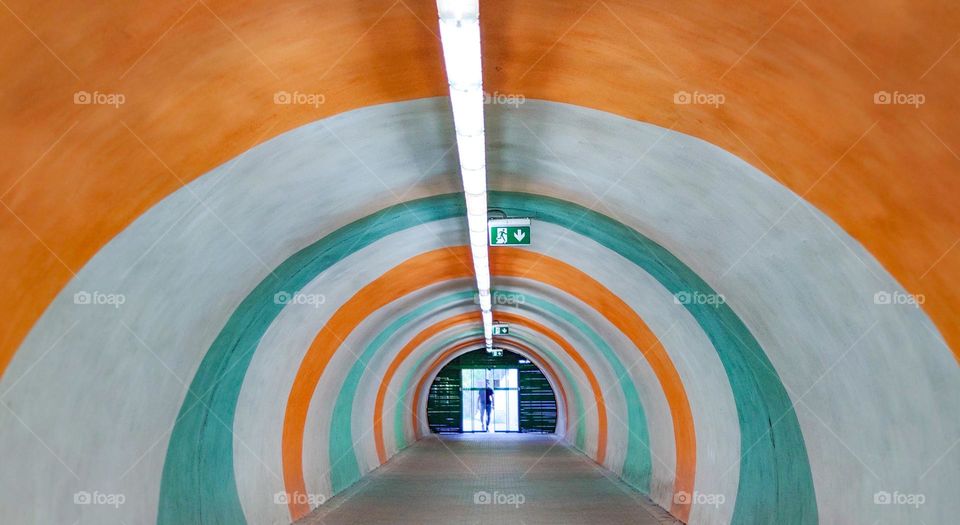 Tunnel vision in colors