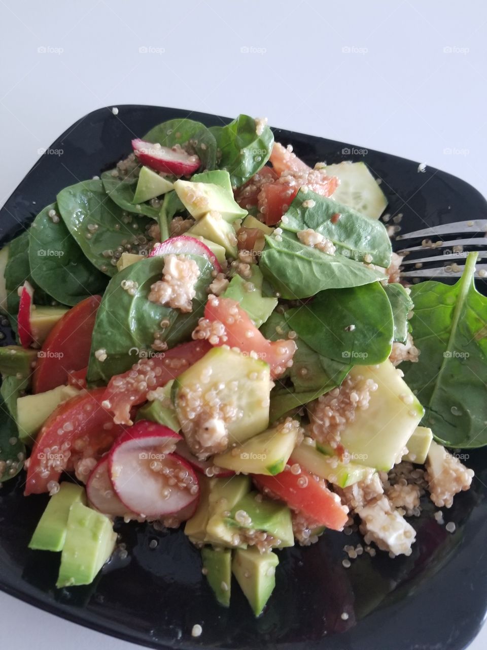Salad: radish, tomatoe, quinoa, spinach leaves, cucumber, feta cheese and avocado with a homemade balsamic vinagrette. Dressing: 2:1 balsamic vinegar : olive oil, salt and pepper to tast and blended together with a spoonful of honey.