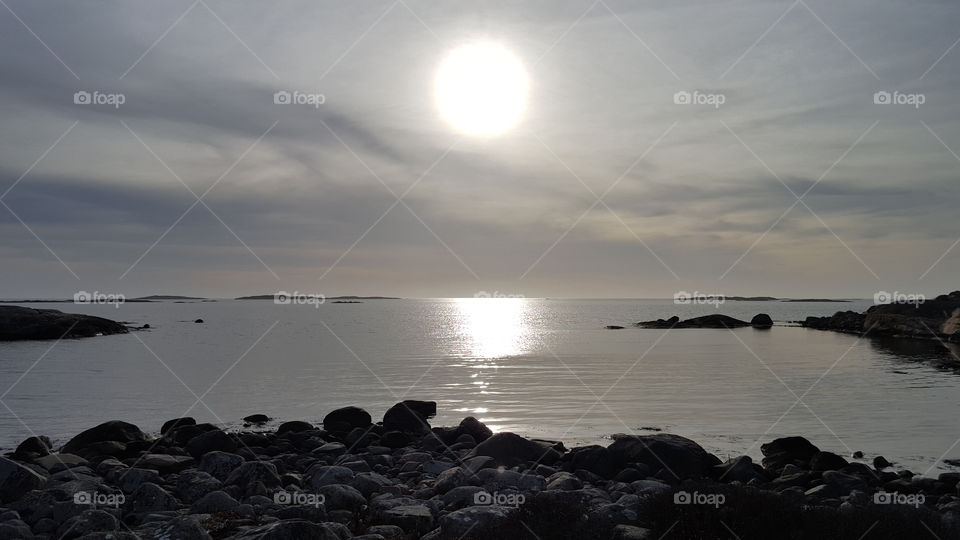 Rocky beach - sun glitters on the sea -  Västkusten sol glittrar på havet 
