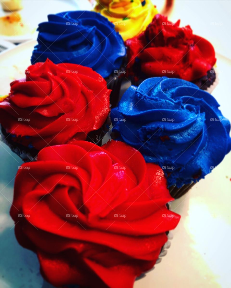 Red and blue 4th of July cupcakes