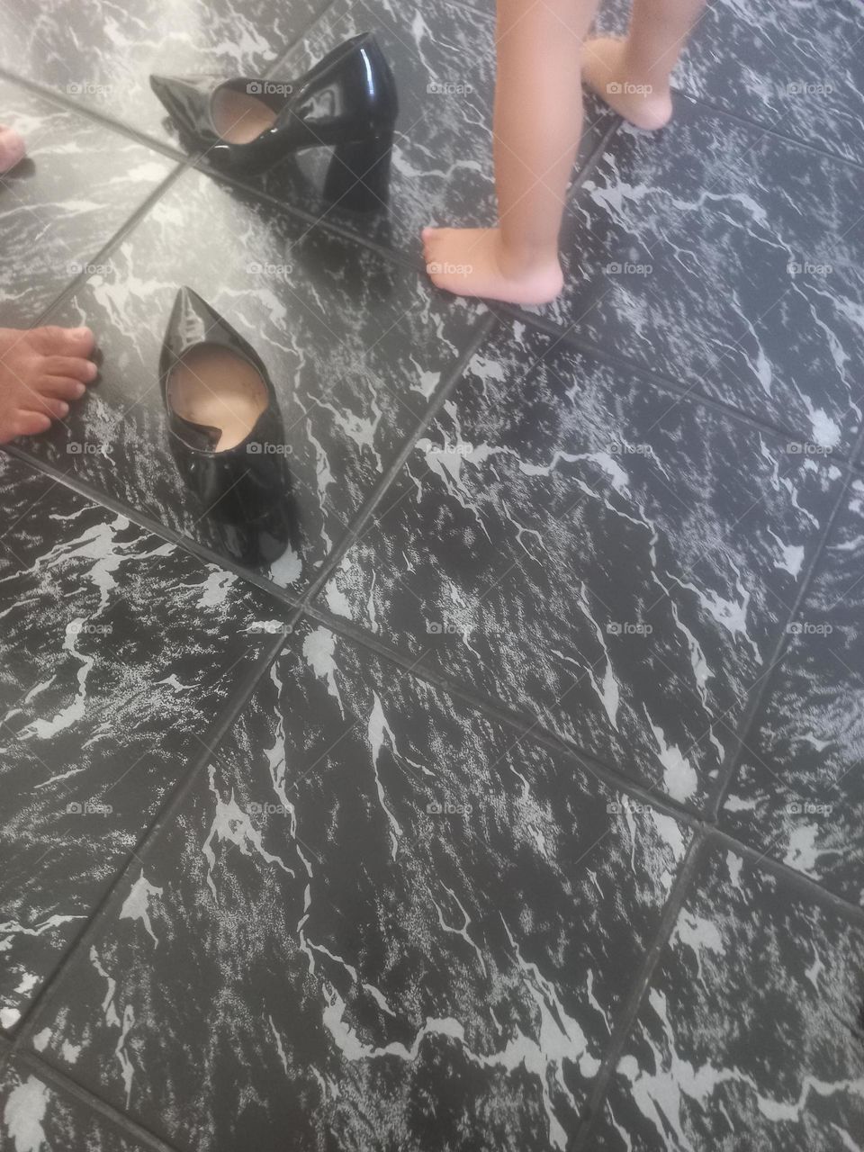 O Scarpin é um calçado  atemporal,  que pode  ser usado em ocasiões  formais e informais, como casamentos, formaturas e eventos sociais