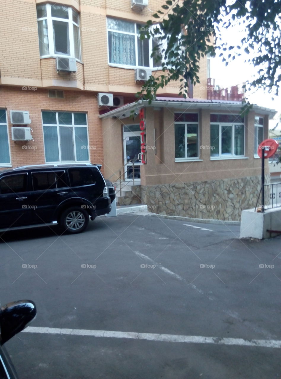 Улица здание машина