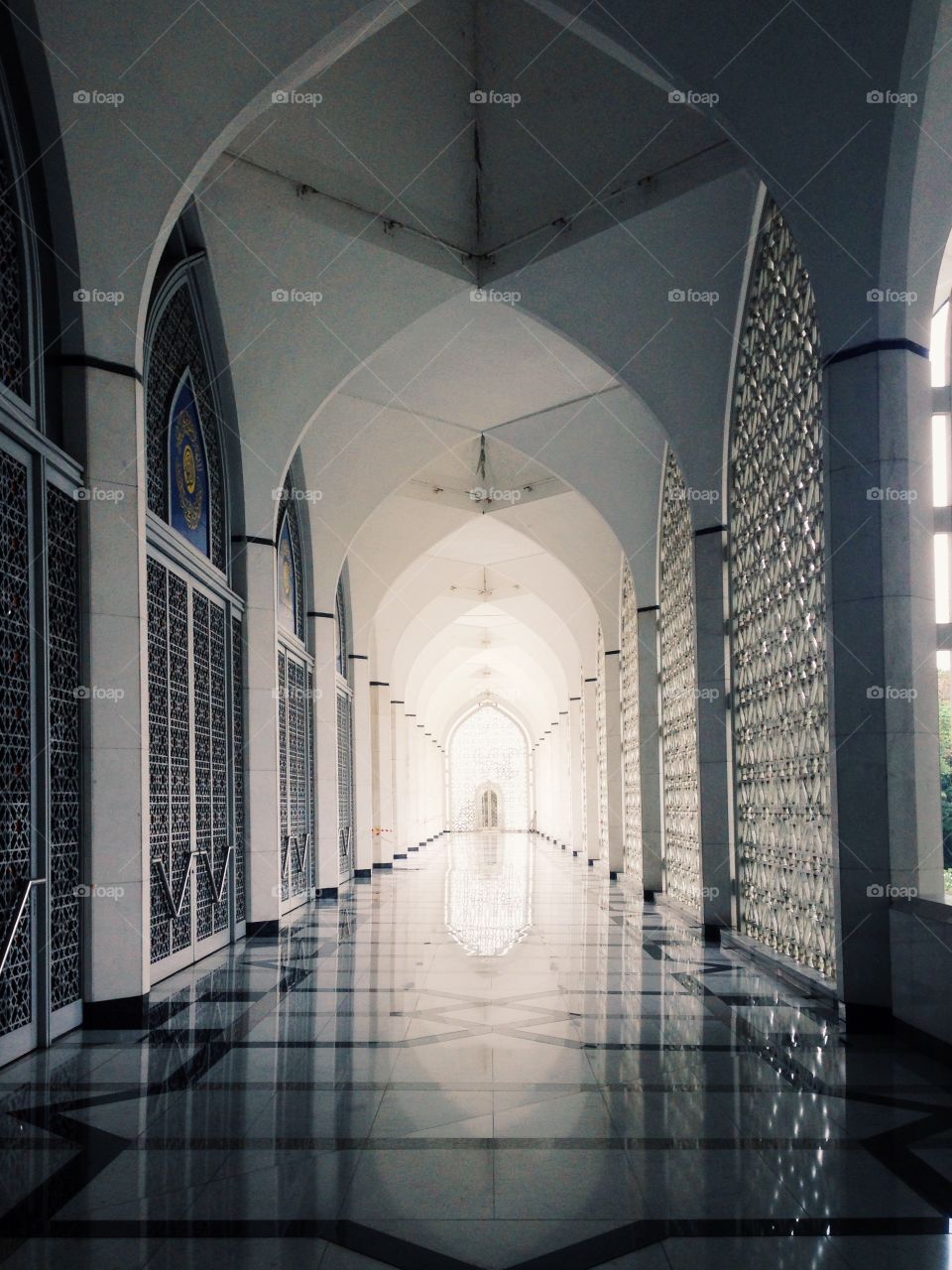 Shah alam mosque hallway