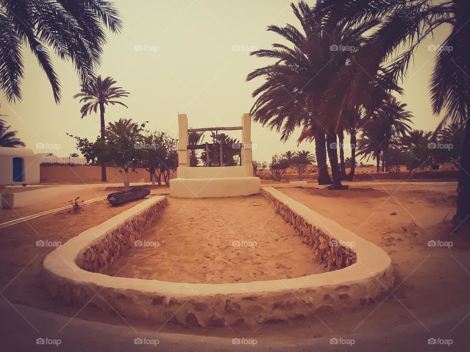 A traditional well with two wings and a stem built to collect water before draining it through dug channels to the plants
It is found in all traditional homes on the island