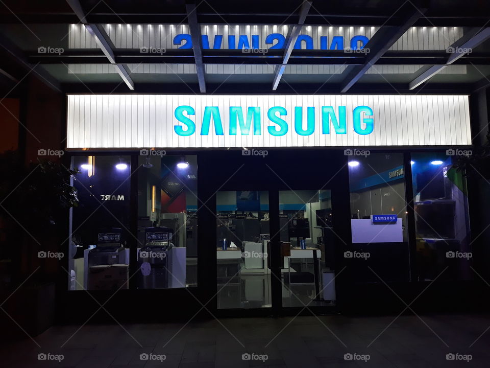 Samsung Shop at Night