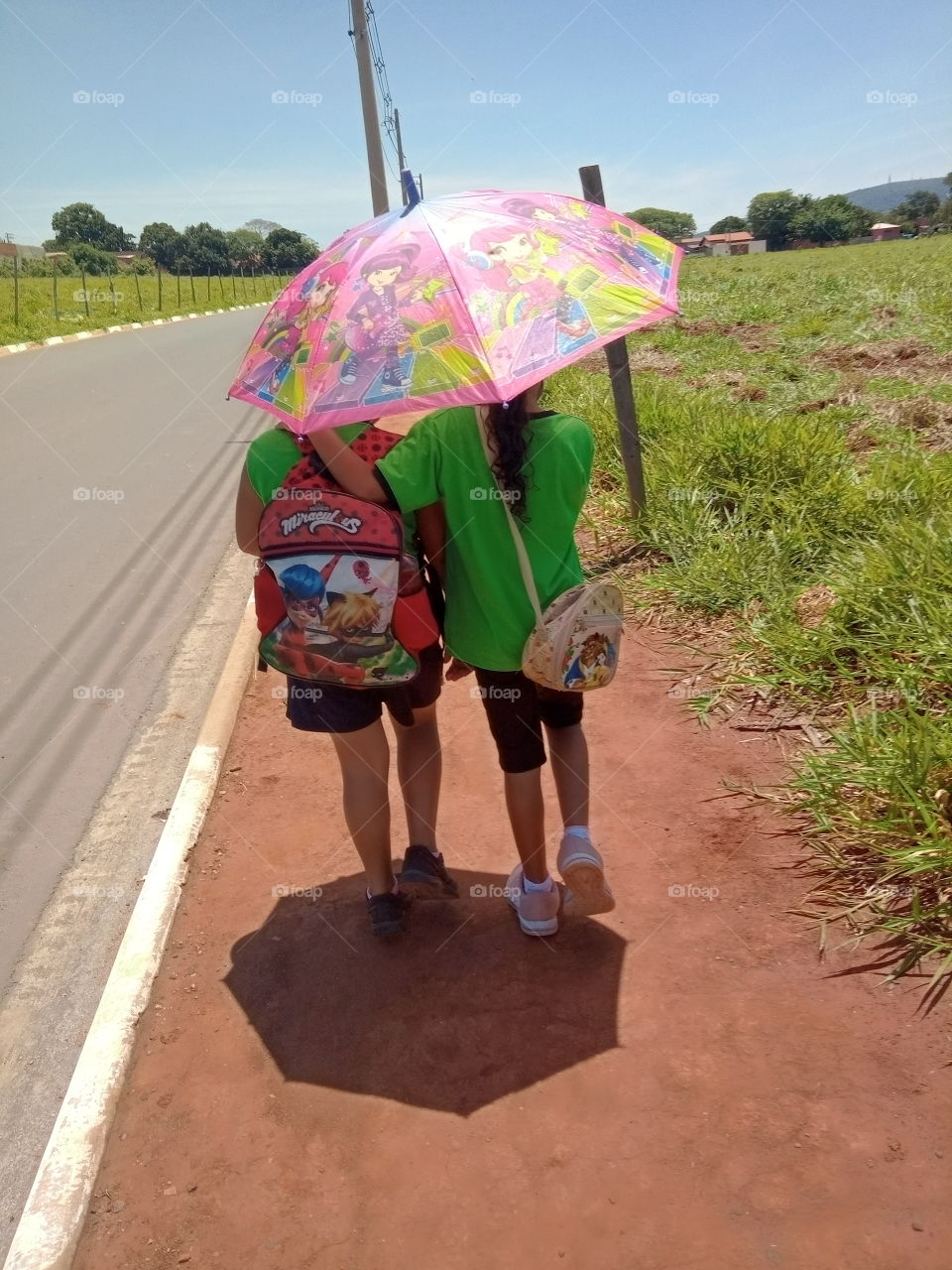 Editors'Choice Photo of the week. Crianças a caminho da escola  prol de um futuro promissor!